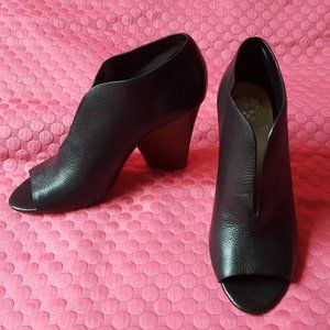 NEW in BOX! Vince Camuto Black Wooden Wedge Heel Peep Toe Booties